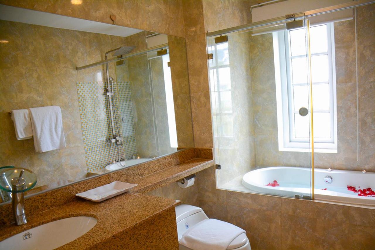 Golden Hotel & Apartment Хошимин Экстерьер фото
